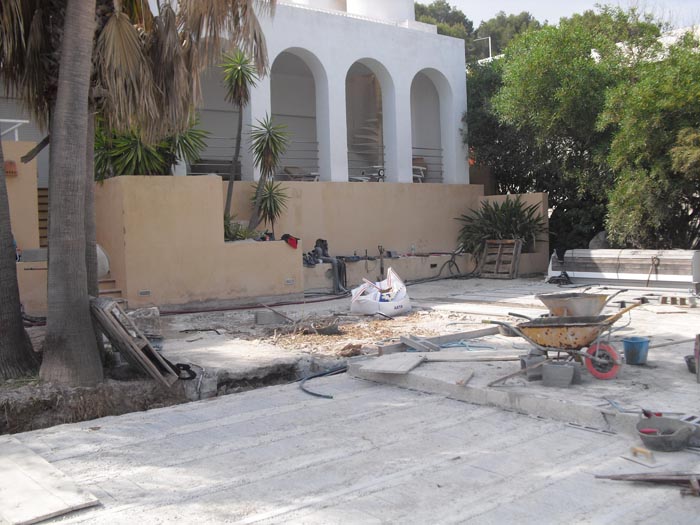 Construcción de terraza y piscina